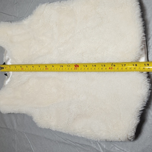 George Feaux Fur Vest - Picture 12 of 12